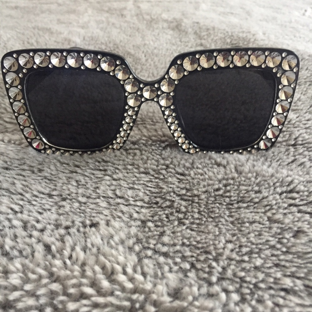 ✨NEW! ✨HP✨Diamond bling black oversized sunnies